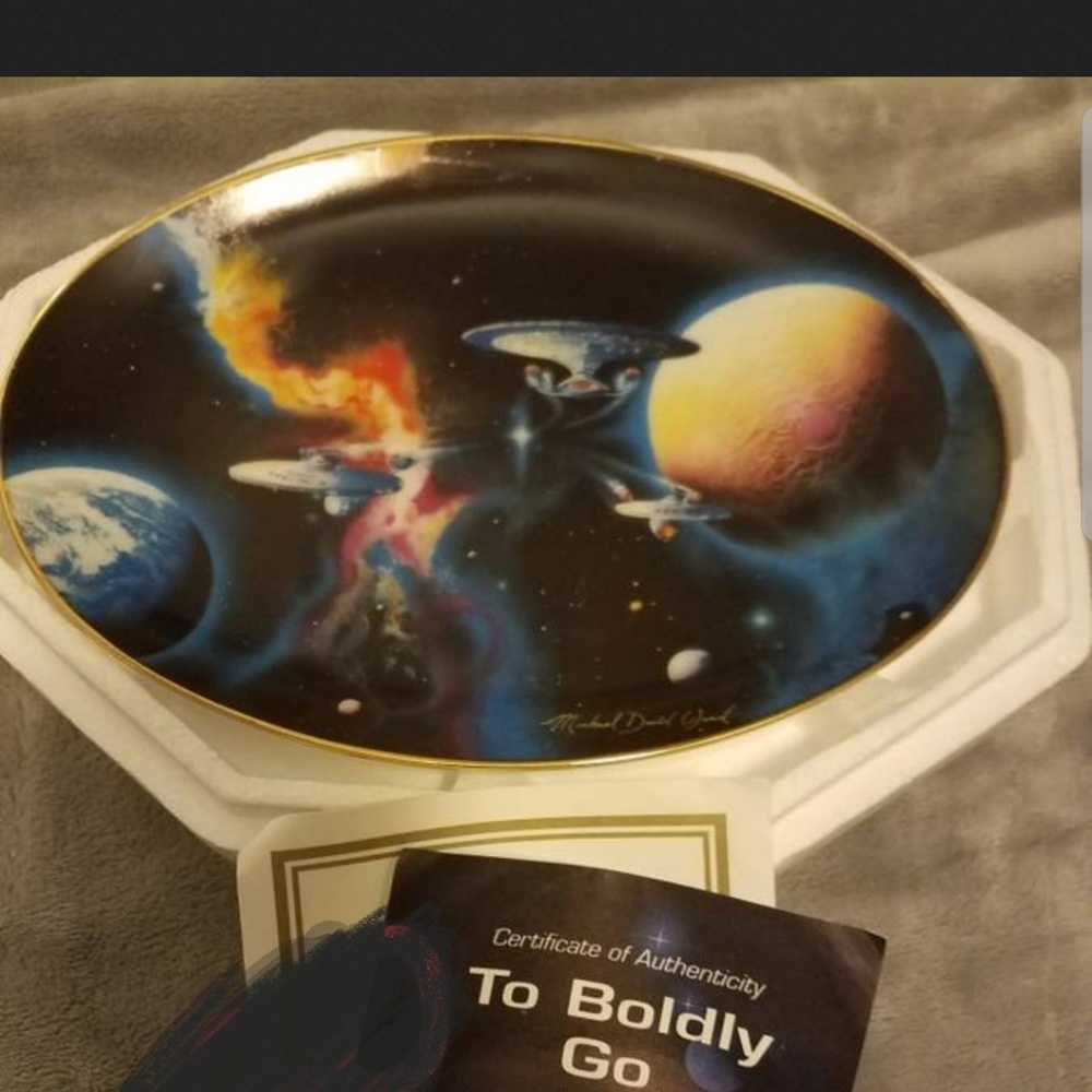 VINTAGE Star Trek collectors plate  TO BOLDLY GO - HAMILTON COLLECTION